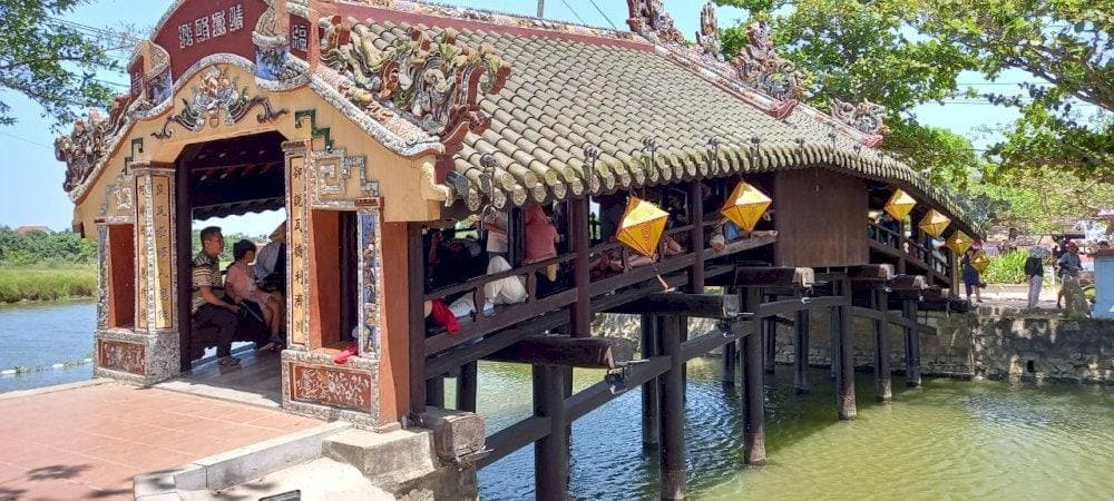 The roof and gate are designed in an ancient architectural style